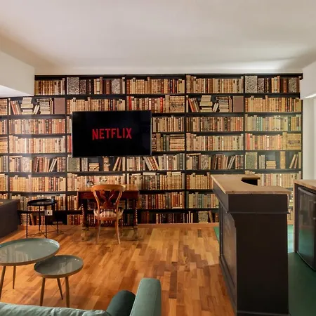 Bed & Books By Wonderful Italy