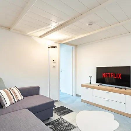 Casa vacanze Exclusive Loft Crocetta - Free Private Parking & Wi-fi - 5 Min To Metro Nizza - Ac