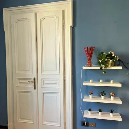 Homely Classic Flat In Center Close To Metro & Station Apartamento