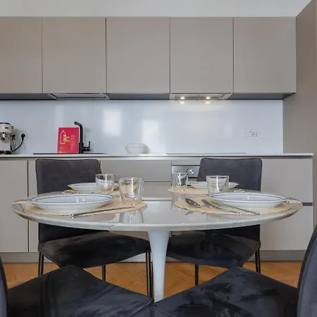 아파트 Elegant With Terrace By Wonderful Italy