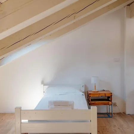 Tomato Urban Retreat Hotel 2*