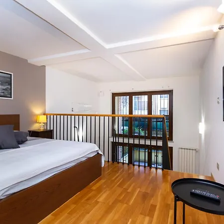 Unforgettable, Loft In The Center 아파트