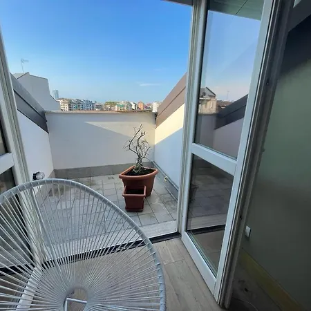 Charming Penthouse In Apartamento Turín