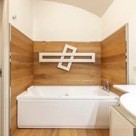 Piazza Castello 200 Sqm - Terrace - Jacuzzi *