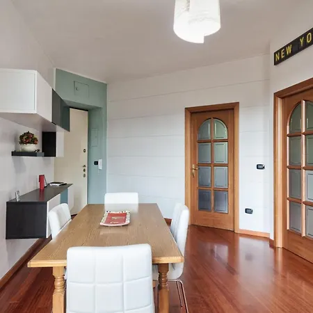 Cenisia & Porta Susa Roomy Flat *