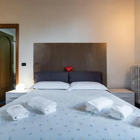 Apartment Cenisia & Porta Susa Roomy Flat *