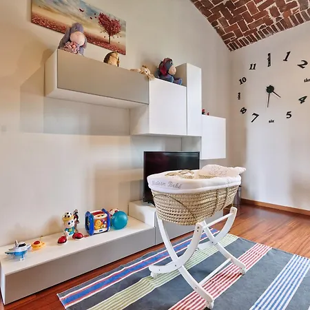 Cenisia & Porta Susa Roomy Flat Apartment