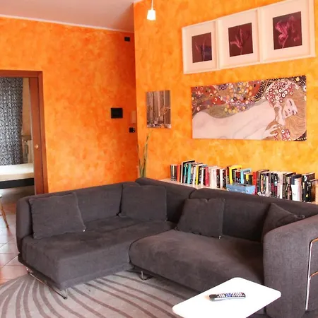 Yhome | J Stadium - Toscana Apartments Apartment