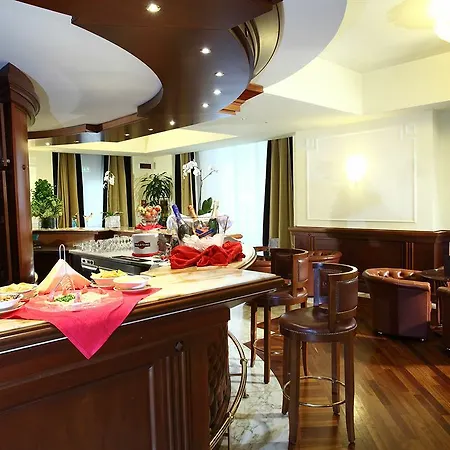Отель Starhotels Majestic 4*
